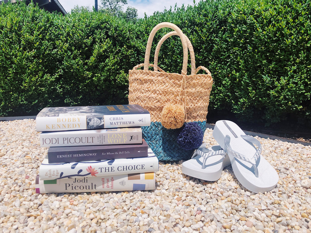 5 Perfect Beach Reads for Guys & Gals