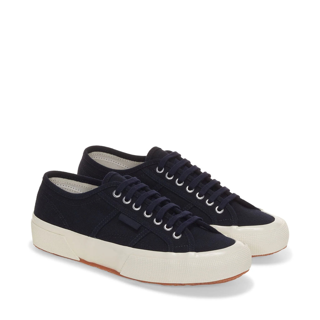 2750 OG in Black/White by Superga