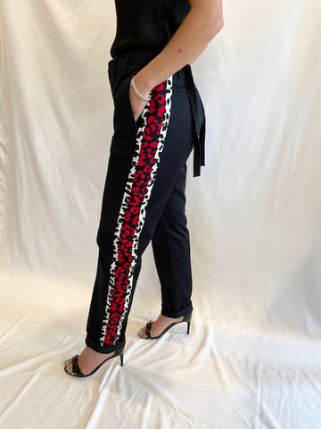Red & White Leopard Black Trouser by No.21