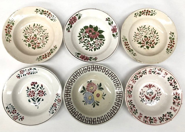 Transylvanian Wall Plates Set of 6 in White and Red Holly by All'Orgine