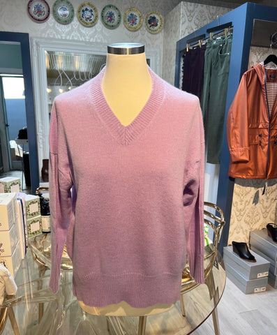 Italian Cashmere V-Neck in Lavender by The Perfect Provenance Luxury Cashmere Collection